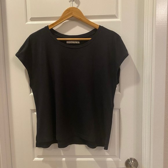 Abercrombie & Fitch Tops - Woman's Abercrombie & Fitch Black Cap-Sleeve T-shirt in size M